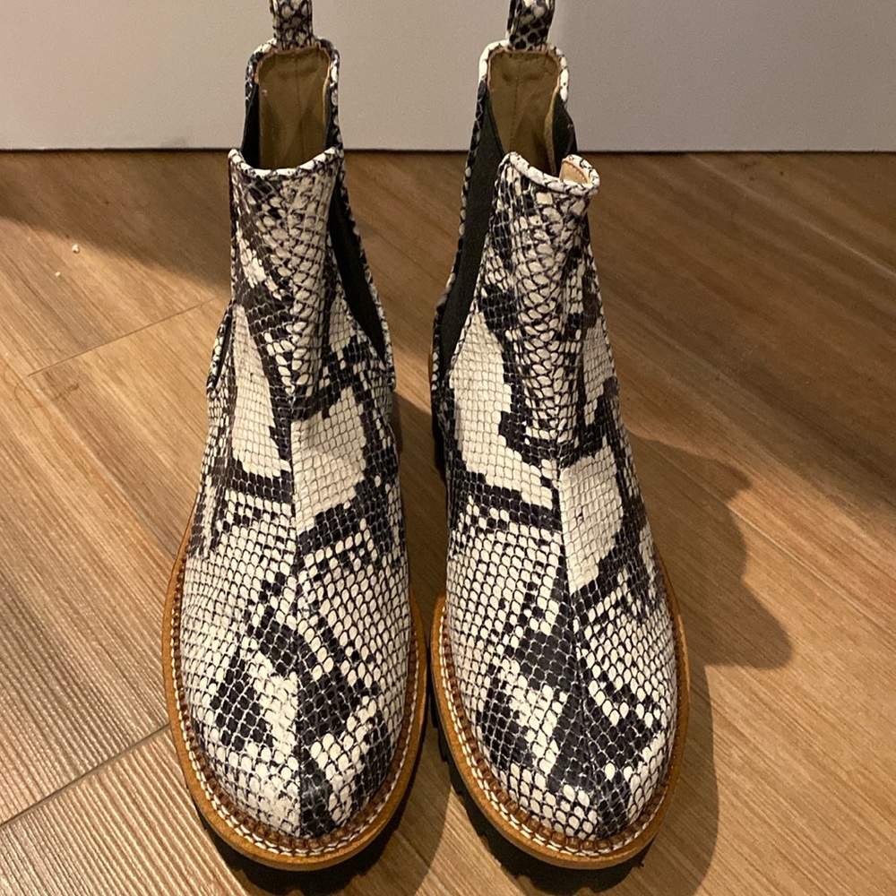 New in Box Jon Josef Gia Black-White Snake Boots